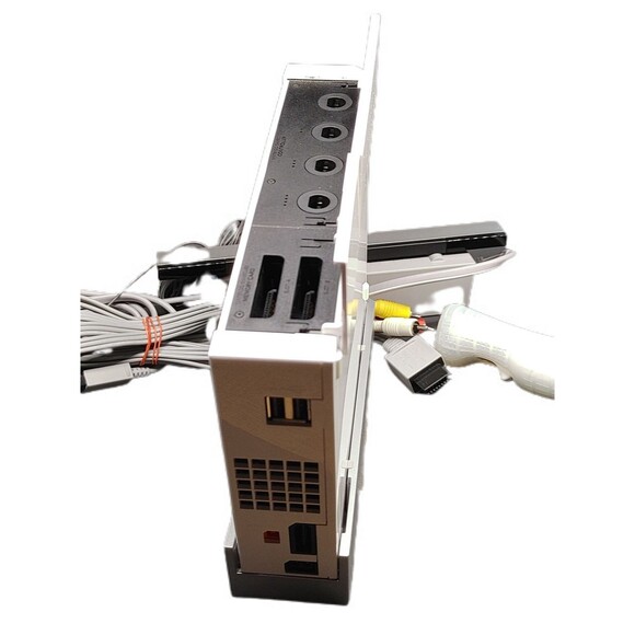 Nintendo Wii Sports White Console (UAE) Game Cube Compatible.‎ RVL-001  (BB002) - Picture 5 of 9